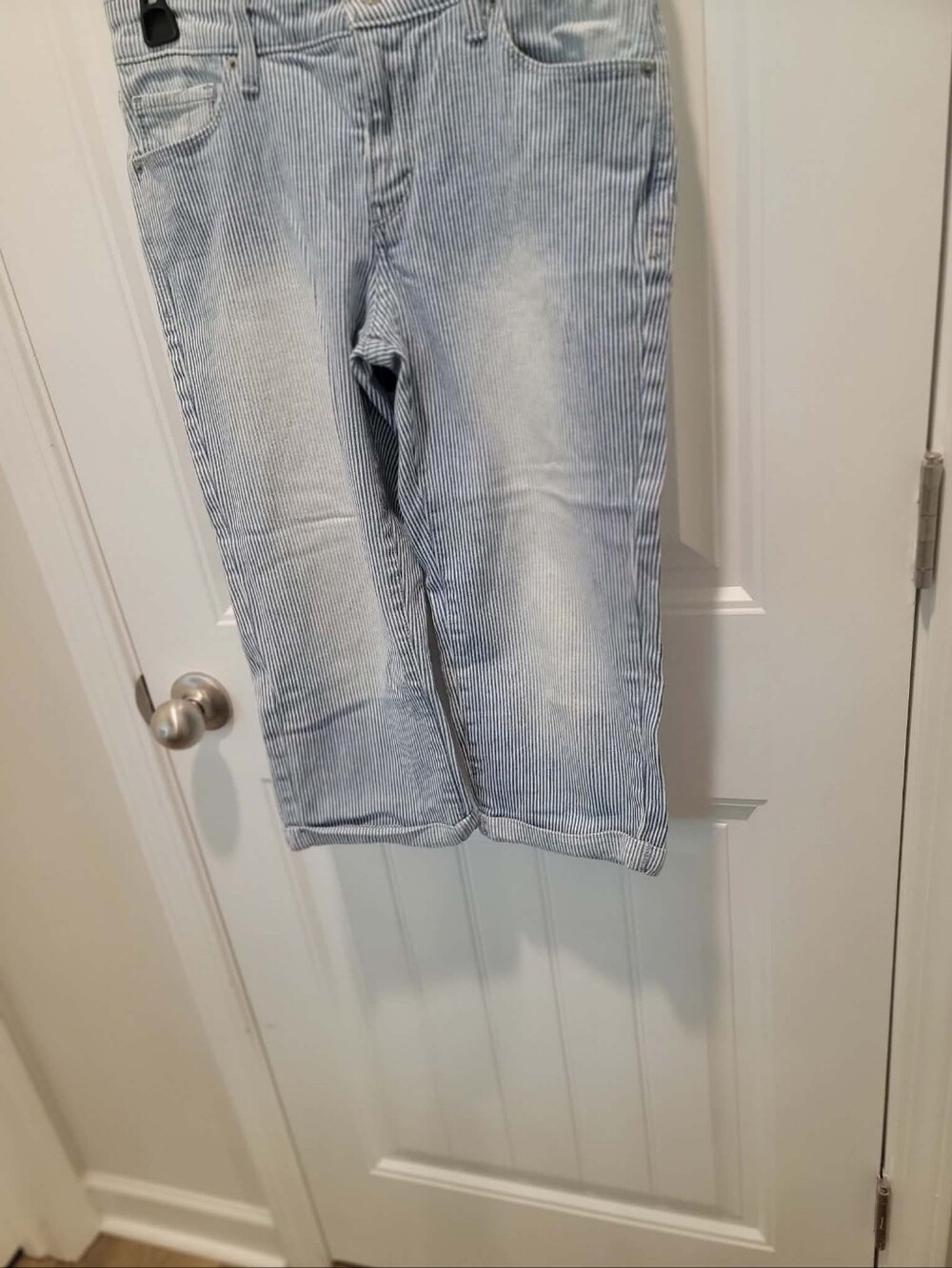 Levi's Sz4 Blue & White Striped Denim Blue Jeans Capris 18.5" Inseam 14.5" Waist